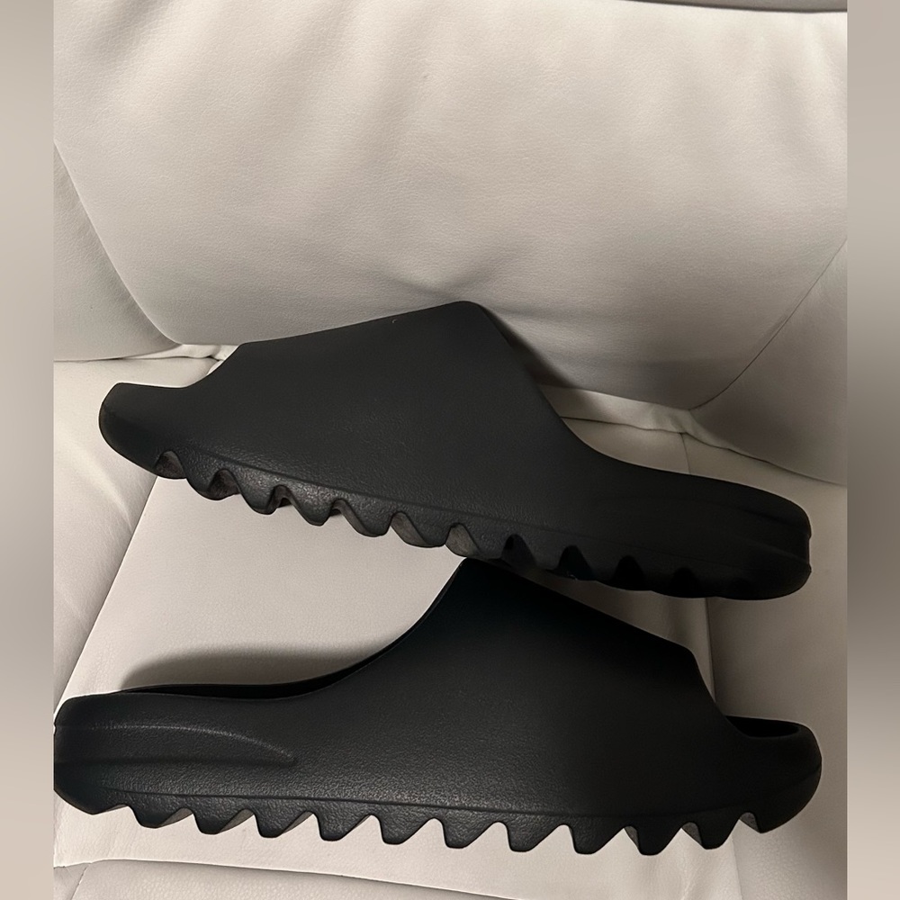 Used adidas yeezy slide size 13